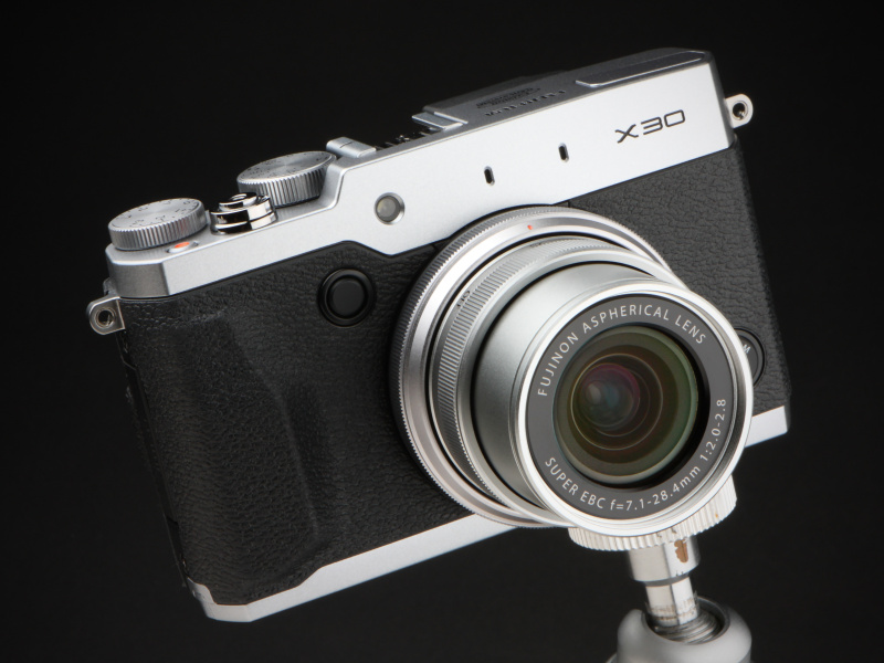 発売は9月20日。実勢価格は税込6万9,650円前後。写真のシルバーのほかにブラックもある