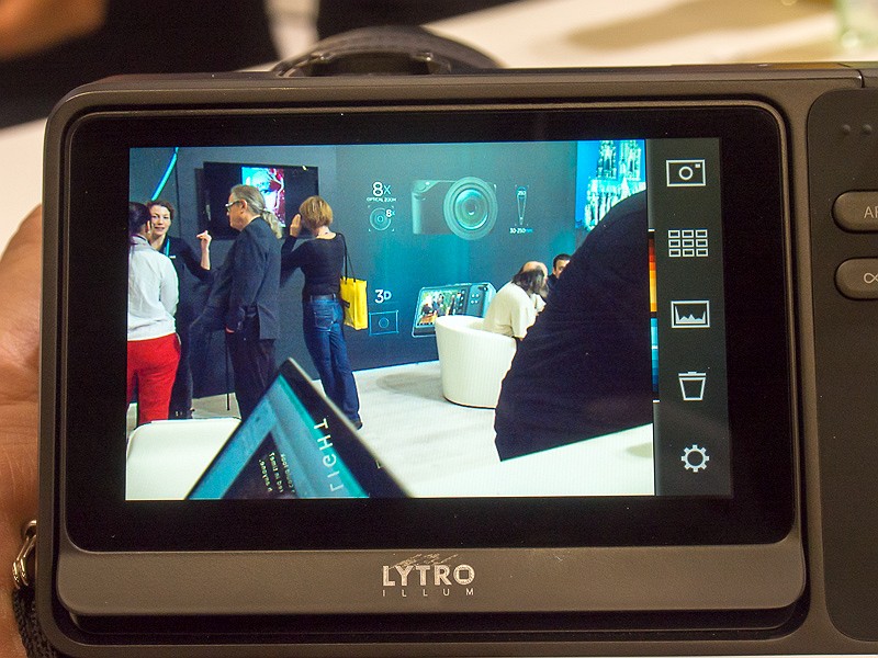 可動式モニターはタッチ対応。操作感は良好