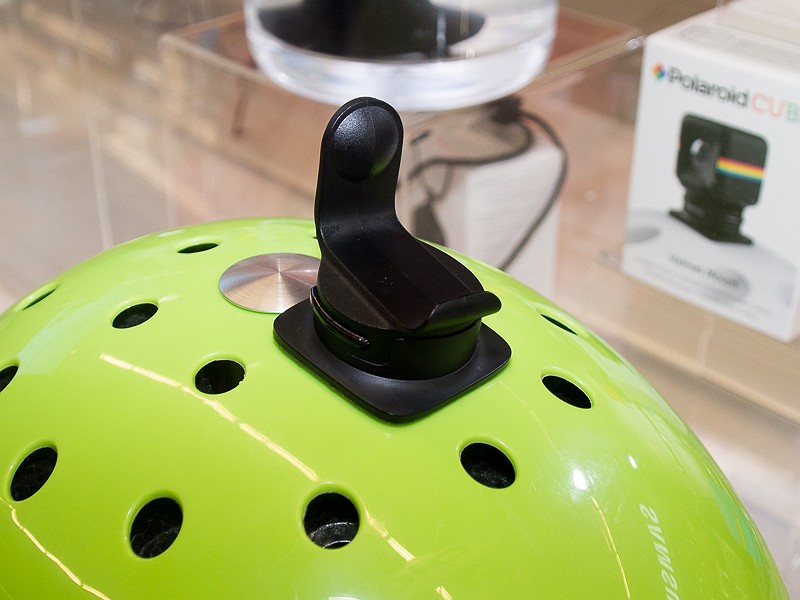 ヘルメットマウントも用意