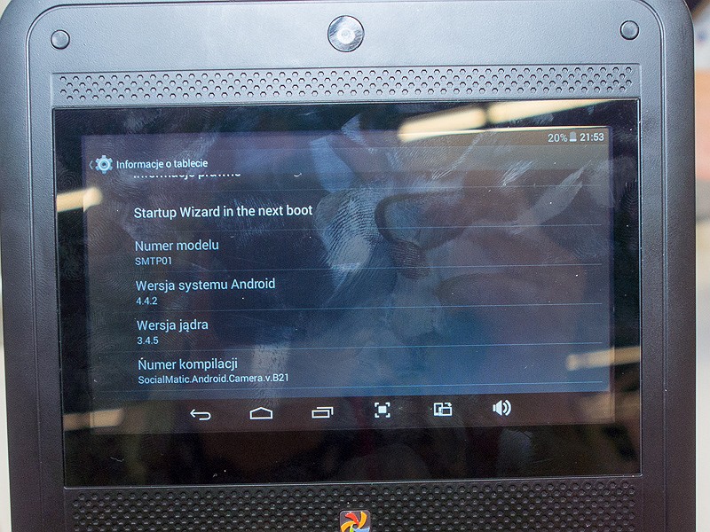 OSのバージョンを確認するとAndroid 4.4.2だった