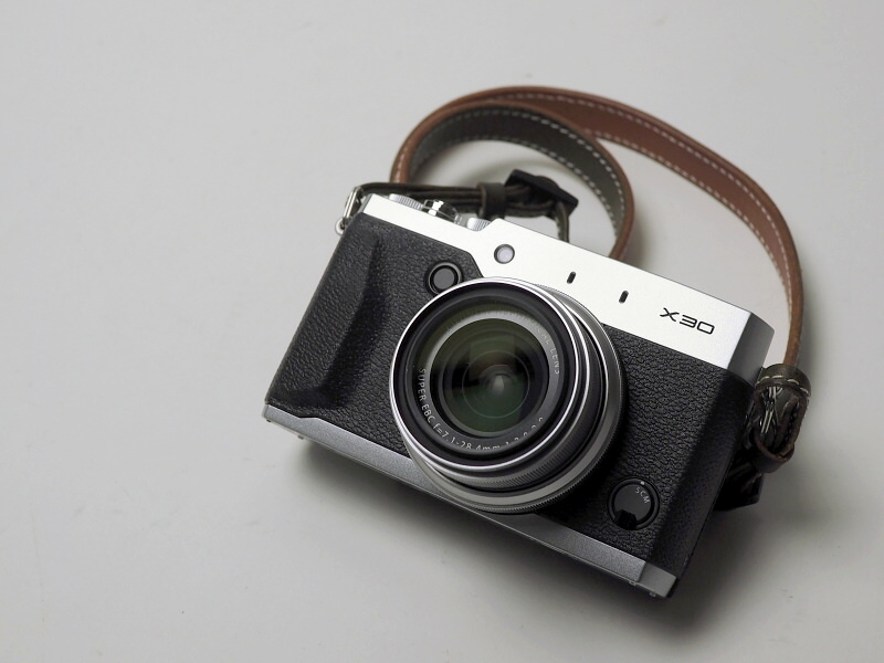 8月26日発表、9月20日発売。写真のシルバーのほかにブラックもある