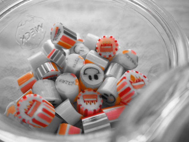 タイプIIIはカラフルな被写体に使うほうが断然面白いです!　バースデーケーキの柄のキャンディの色味を残すために露出補正で+0.7EVにしました