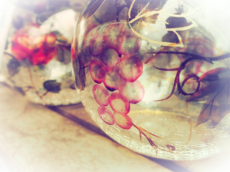 アンティークなフラワーベースをタイプIでヴィンテージ調に。さらに四隅がふんわりとボケるホワイトエッジ効果をプラスすることによって、光を感じる作風にしました