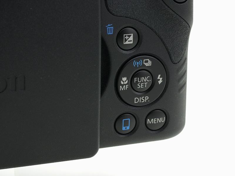 4方向ボタンの左下にはワンタッチスマホボタンが。Wi-Fi接続機能を呼び出せる