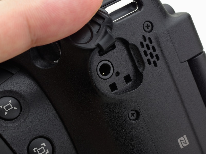 マイク入力端子も設けられている