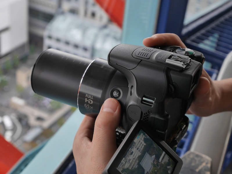 京都タワー展望から下界を撮影。あまりのズーム倍率に、取材陣からいちいち驚きの声が