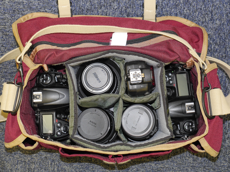 収納例。内部のレイアウトは通常品と同じだ