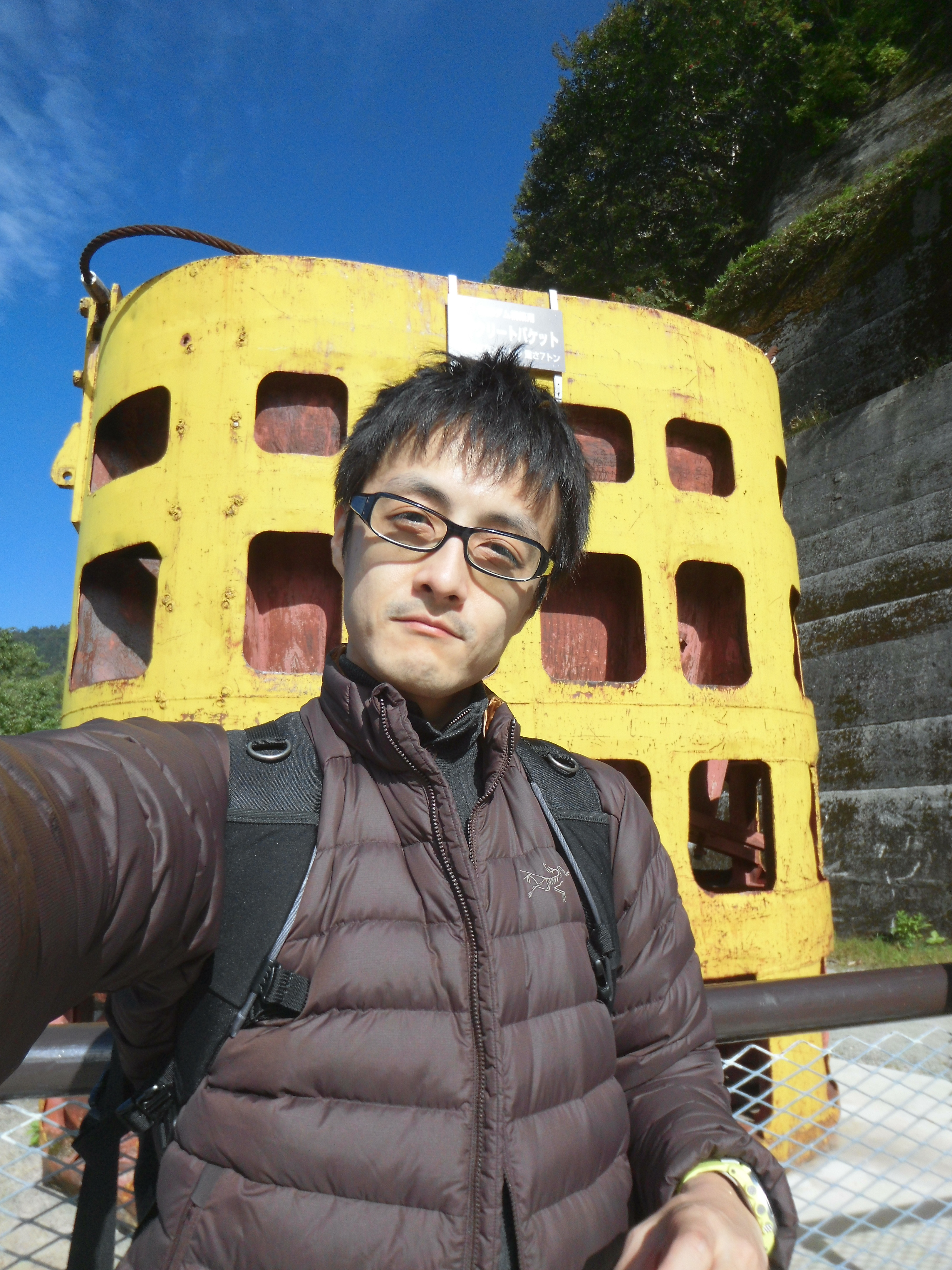 片手でカメラを持って自分撮りした場合。1/2,000秒 / F2.8 / ISO100 / オート / 3.8mm