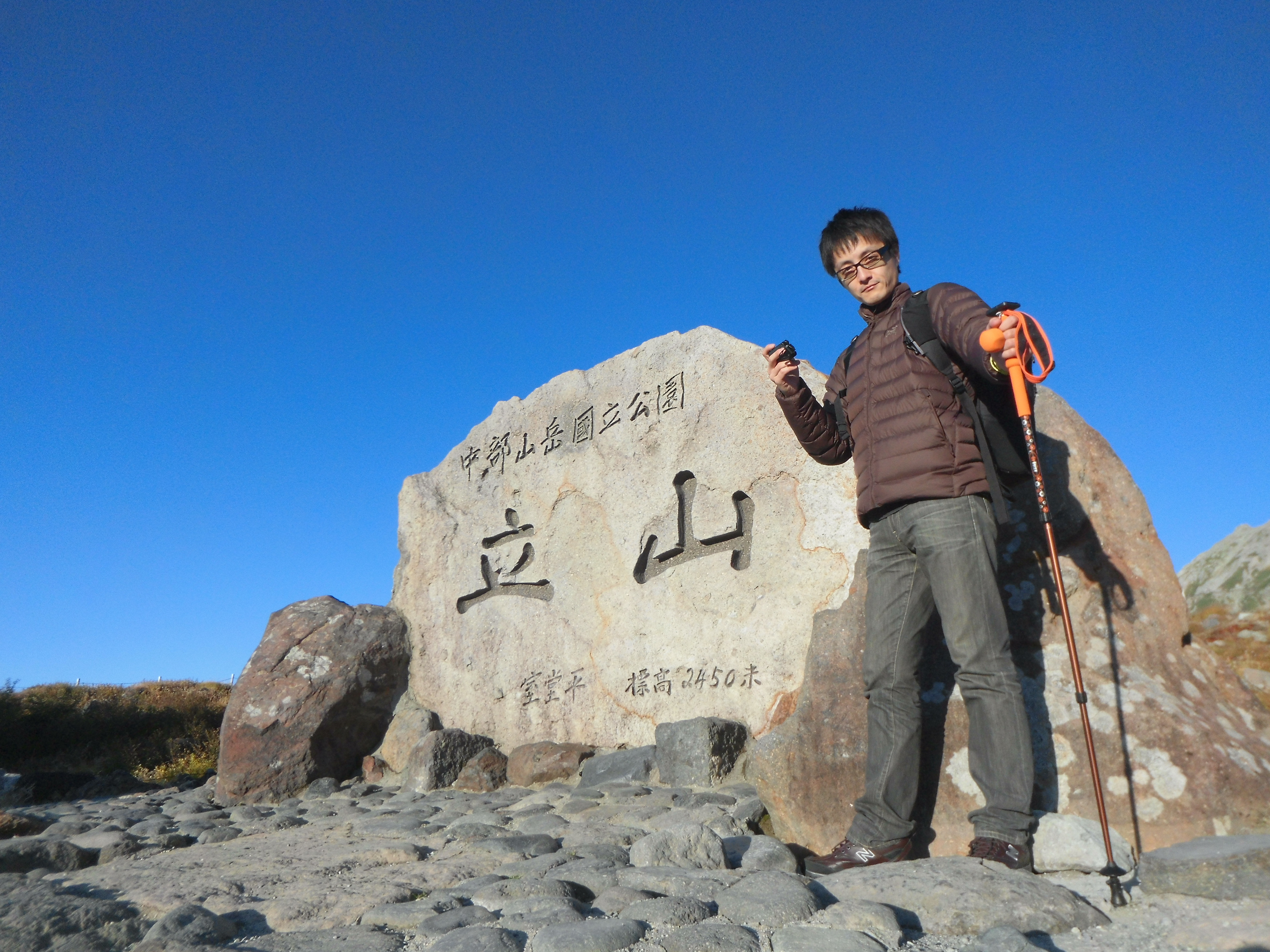 このように使えば1人旅でも自分撮りが簡単にできる。1/1,250秒 / F2.8 / ISO100 / オート / 3.8mm