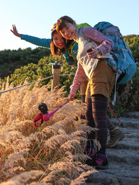 ポールを使った撮影例。構図は手元のコントローラーで確認できるので便利だ