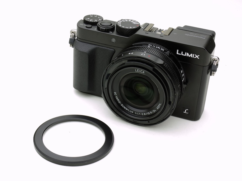 レンズフロントリングを外した状態。先割れ式の自動開閉レンズキャップ（別売）が装着できる