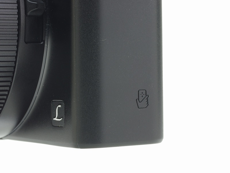 Wi-FiおよびNFCに対応。NFCアンテナは左手側の側面下にある