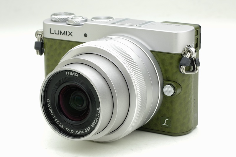 レンズキットとして設定されている沈胴式標準ズームレンズ、LUMIX G VARIO 12-32mm/F3.5-5.6 ASPH./MEGA O.I.S.との組み合わせ例