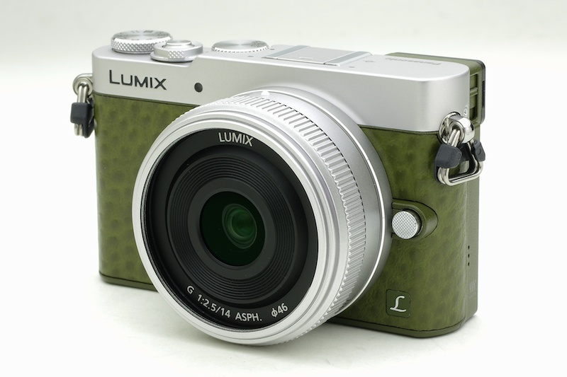 10月23日発売予定の新レンズ、LUMIX G 14mm/F2.5 II ASPH.を装着。初代（LUMIX G 14mm/F2.5）のデザインがリファインされ、GMシリーズとマッチするデザインになった