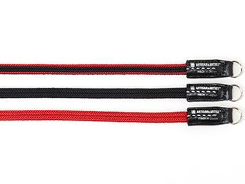 上からブラック×レッド、ブラック、レッド