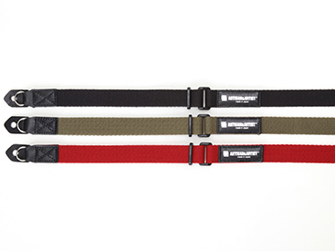 上からブラック、カーキ、レッド