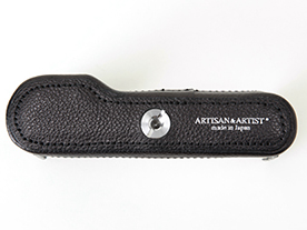 底面にカメラ固定ネジを設ける