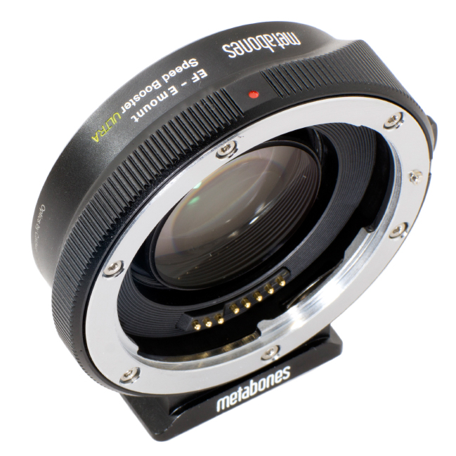 新設計の内蔵レンズを採用した