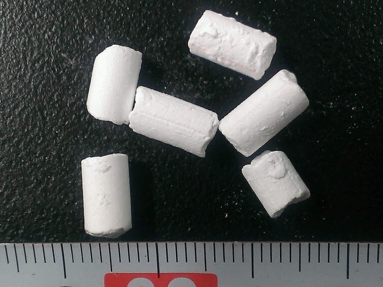 合成した高純度蛍石