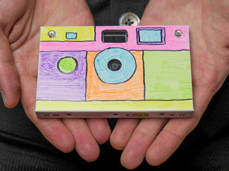 外装は白地なので自分でイラストを描くことができる