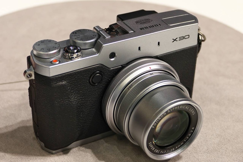 FUJIFILM X30