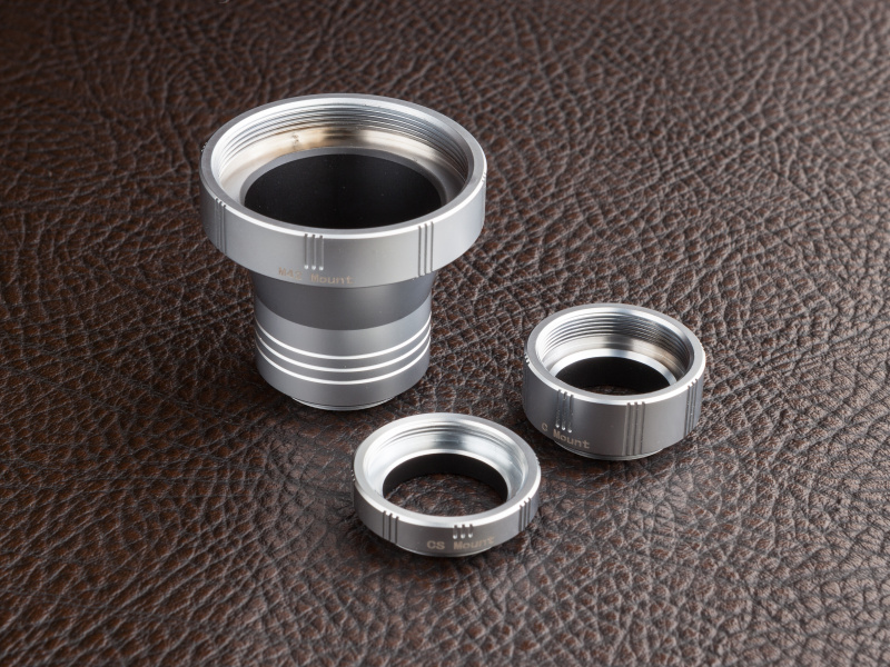 オプションのマウントアダプターセットは税込7,560円。CSマウントというセレクトが渋い