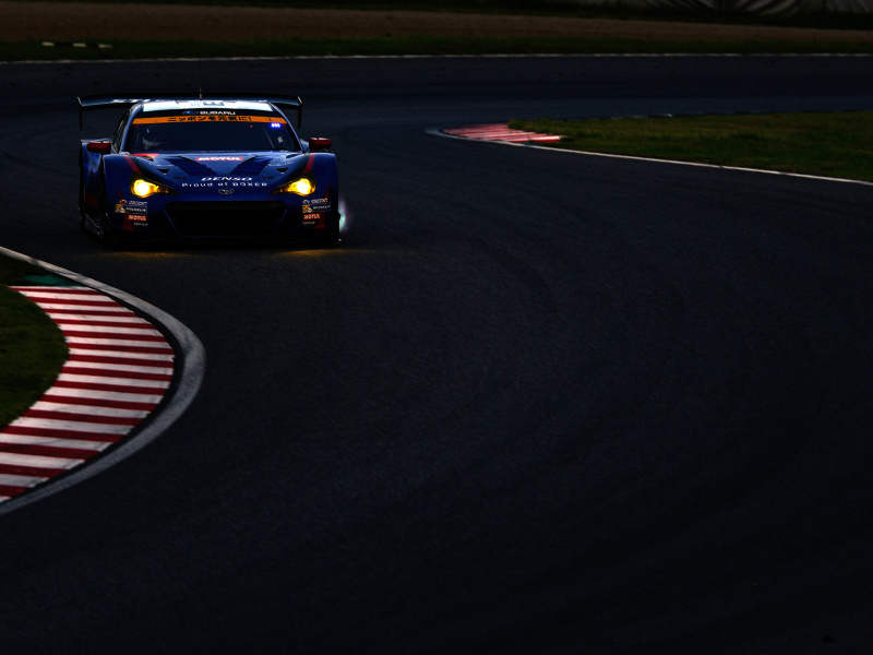 撮影者コメント：残り周回20周を切った#61 BR-Zの光を強調してみました。ニコンD800 / 1/250秒 / F5.6 / ISO250 / 400mm