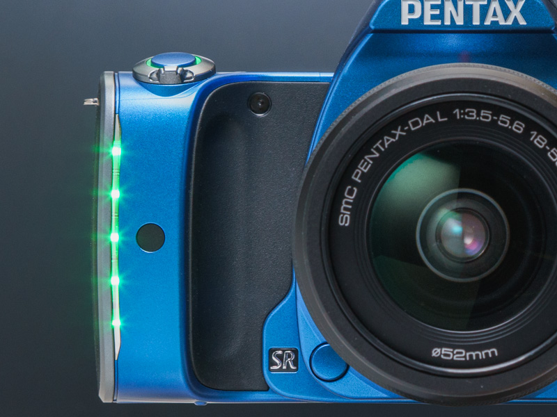 セルフタイマー作動時は、残り秒数に応じてLEDの点滅数が変化する