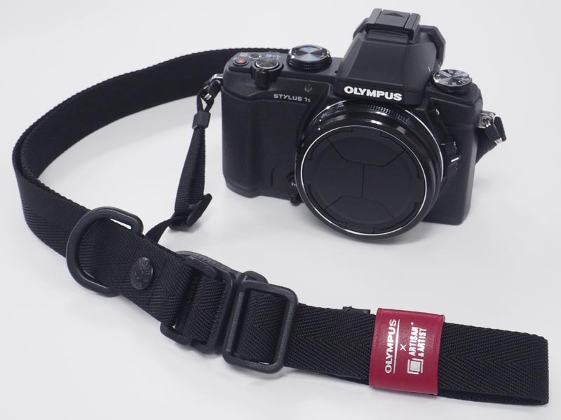 OLYMPUS STYLUS 1sにアルティザン・アンド・アーティスト×オリンパス コラボストラップを装着