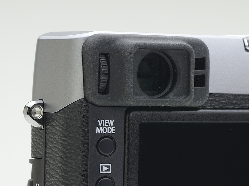 おなじみのハイブリッドビューファインダーも強化された