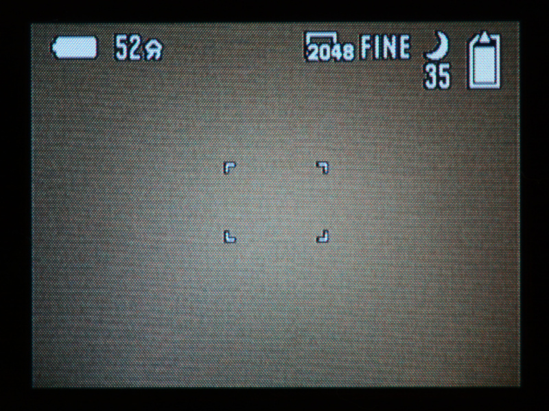 夜景モード（モードダイヤル：三日月のアイコン）の画面。