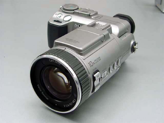 ソニーサイバーショットDSC-F707（PC Watch撮影）