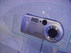 オールドデジカメの凱旋：ソニーサイバーショットDSC-P5（2001年