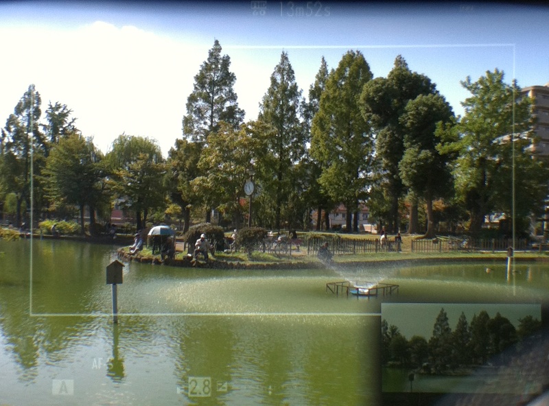 OVF（光学ファインダー）の状態で動画撮影が可能になった。ブライトフレームの縦横比がワイドタイプに切り替わる