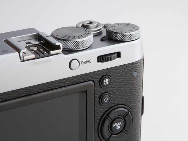 コマンドレバーがコマンドダイヤルに変更となり、従来機よりも操作性が良くなった