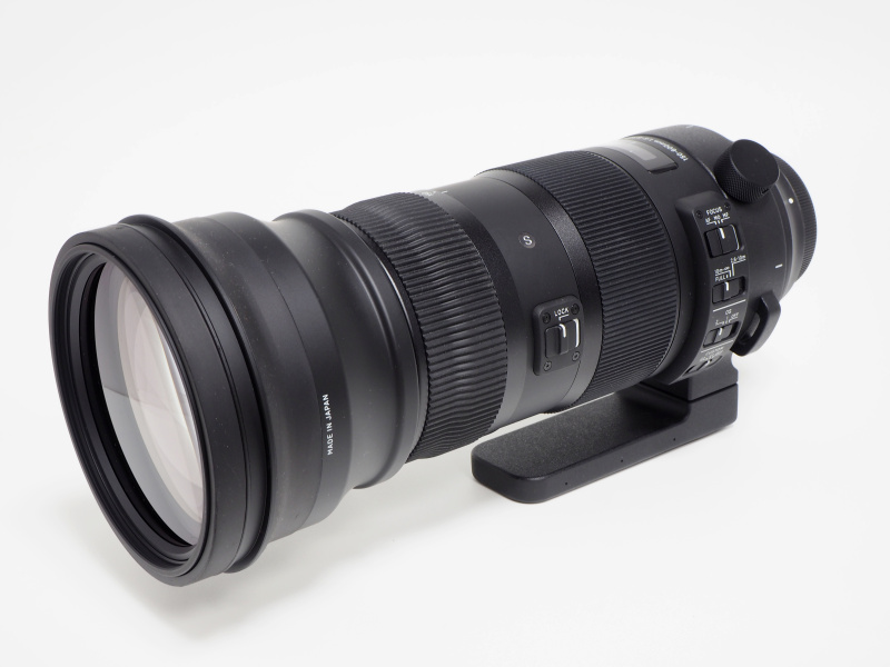 APO 150-500mm F5-6.3 DG OS HSMの上位後継モデルで、FLDガラス2枚とSLDガラス3枚を採用し、色収差を極限まで補正しているという。光学性能だけでなく、堅牢性や防塵・防滴にもこだわった設計になっている。フィルター径は105mmと大きく、重量は付属のフード込みで3Kgを超えるヘビー級レンズだ。発売は10月24日。実勢価格は21万9,770円前後。