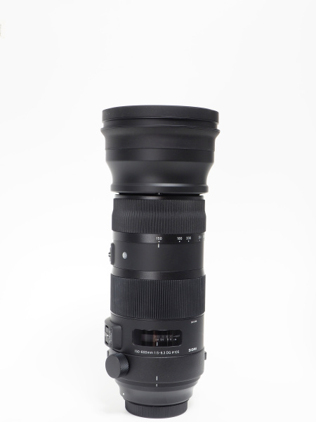 ワイド端まで縮めた状態。この位置のズームロックはかなり強めだ