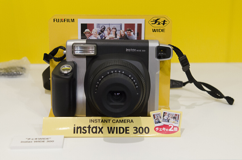 大きく重厚感のあるデザインですが、持ってみると意外なほどの軽さです。