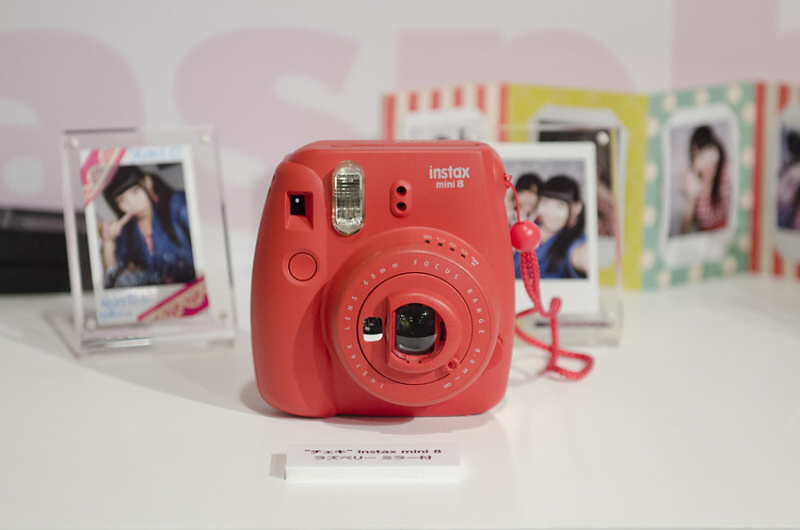 元気いっぱいなラズベリーカラーは、お客様アンケートで人気の高かった色だそうです。