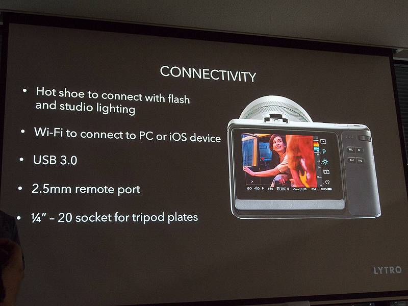 プロをターゲットにしており、それを踏まえてホットシューなどを搭載した