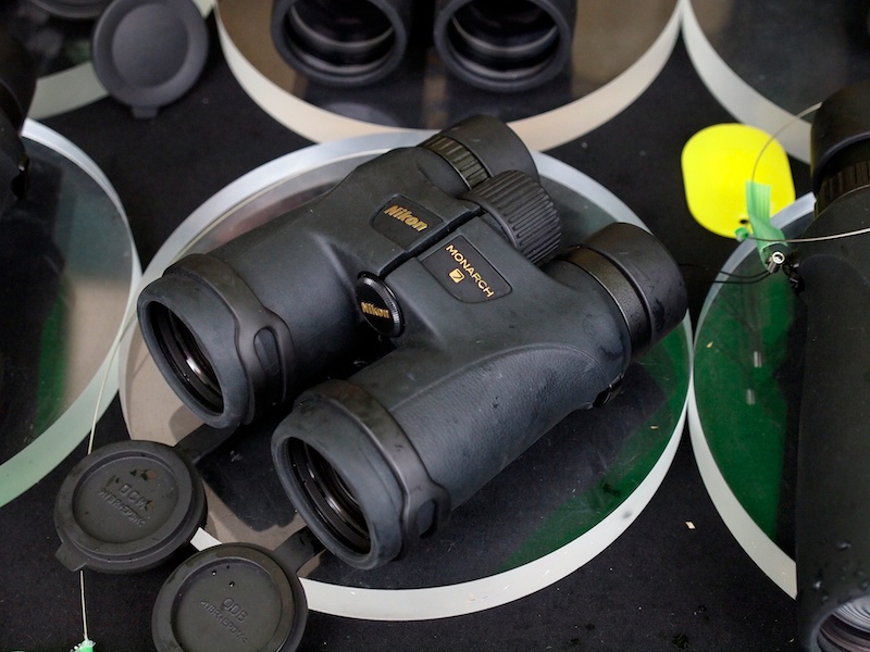 同社のミドルクラス双眼鏡「MONARCHシリーズ」の中で最も機能性と携帯性に優れた「MONARCH 7」