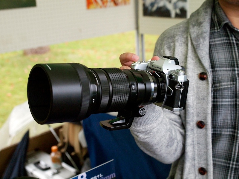 11月29日発売の「M.ZUIKO DIGITAL ED 40-150mm F2.8 PRO」と「M.ZUIKO DIGITAL 1.4x Teleconverter MC-14」。コンパクトな鏡筒に注目が集まった