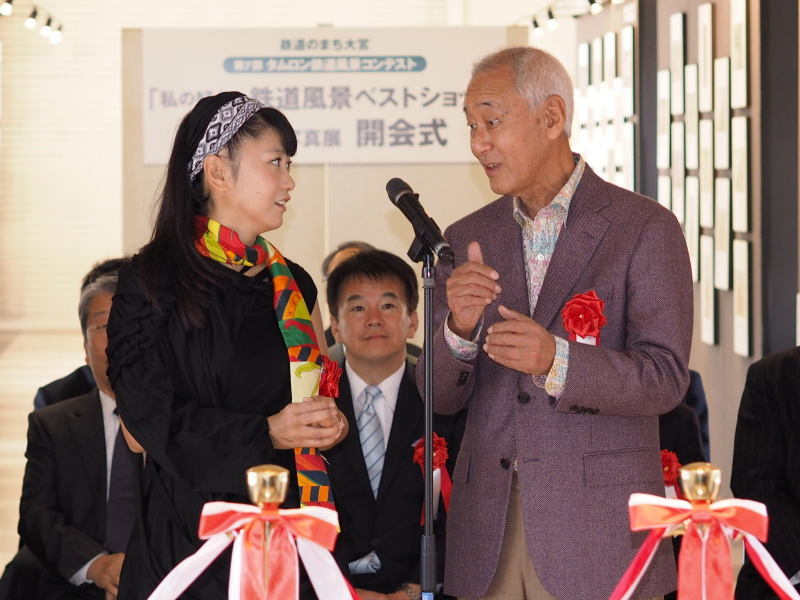 審査員の矢野直美氏（左）と広田尚敬氏（右）