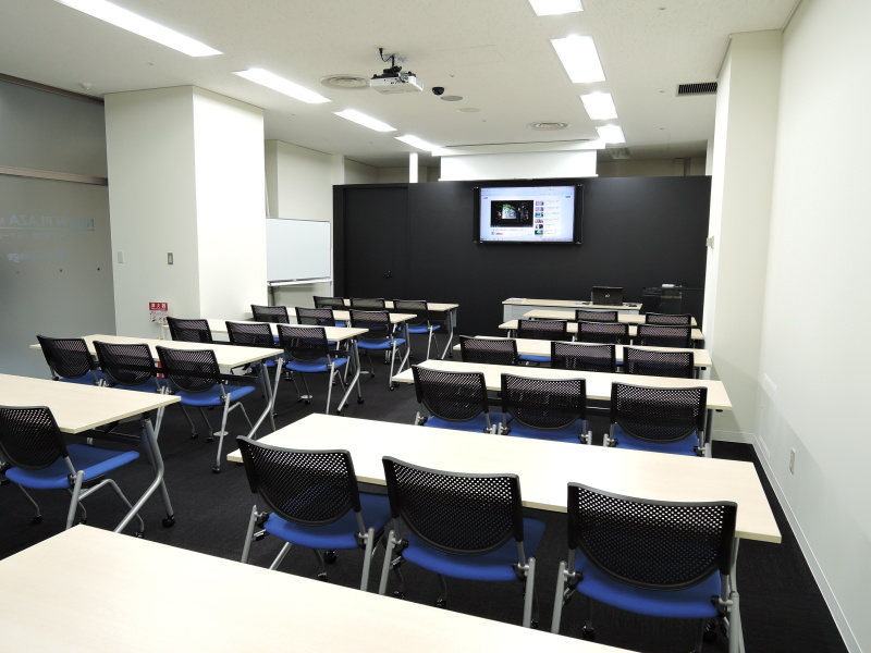 同じビルの地下1階にあるニコンプラザ名古屋セミナールーム。主にニコンカレッジの各講座で使用される