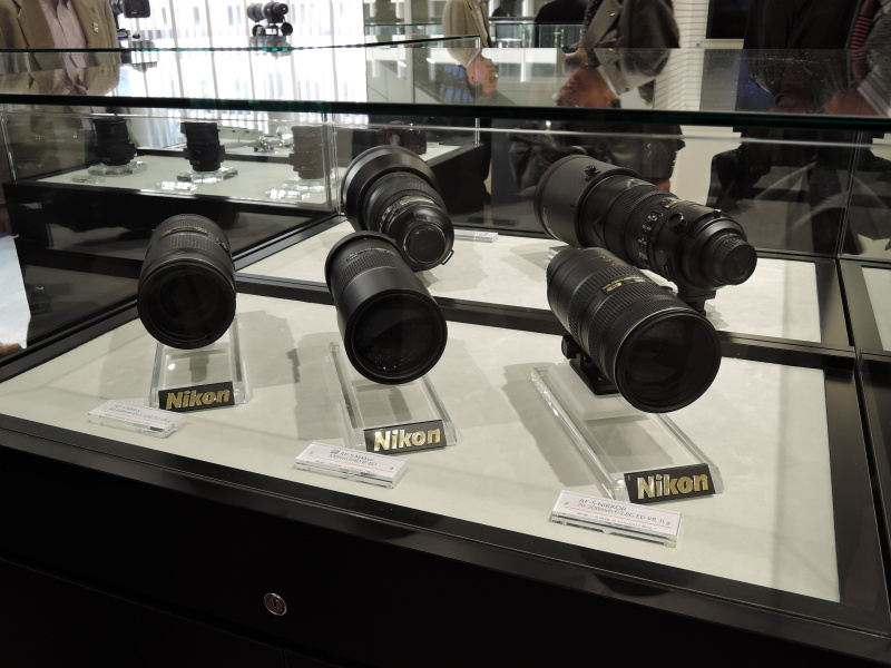 量販店では見かけることの少ない、超望遠レンズも見ることができる