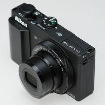 ニコンCOOLPIX P340/P330用のカメラグリップ - デジカメ Watch Watch