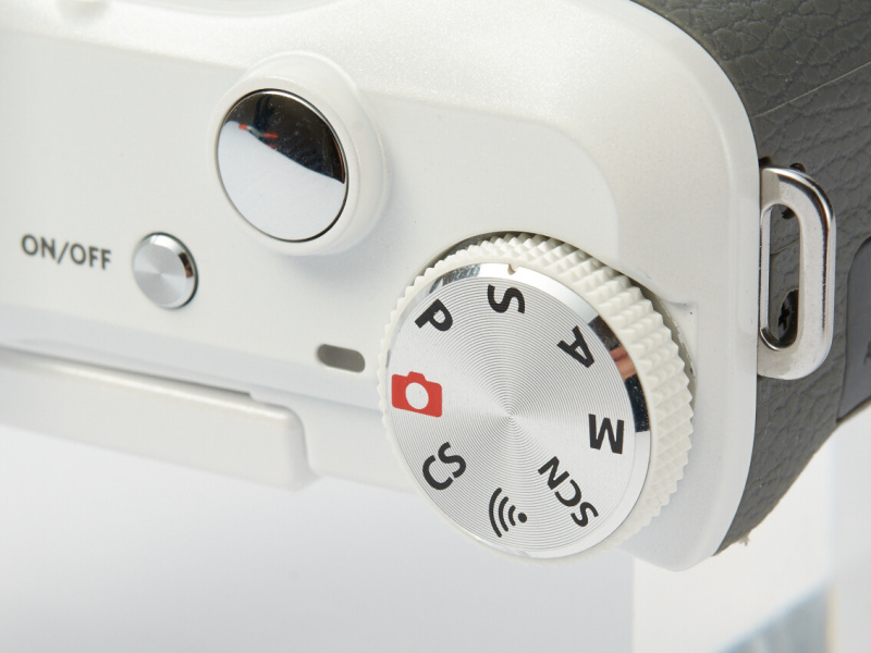 モードダイヤルはシンプルでわかりやすい。