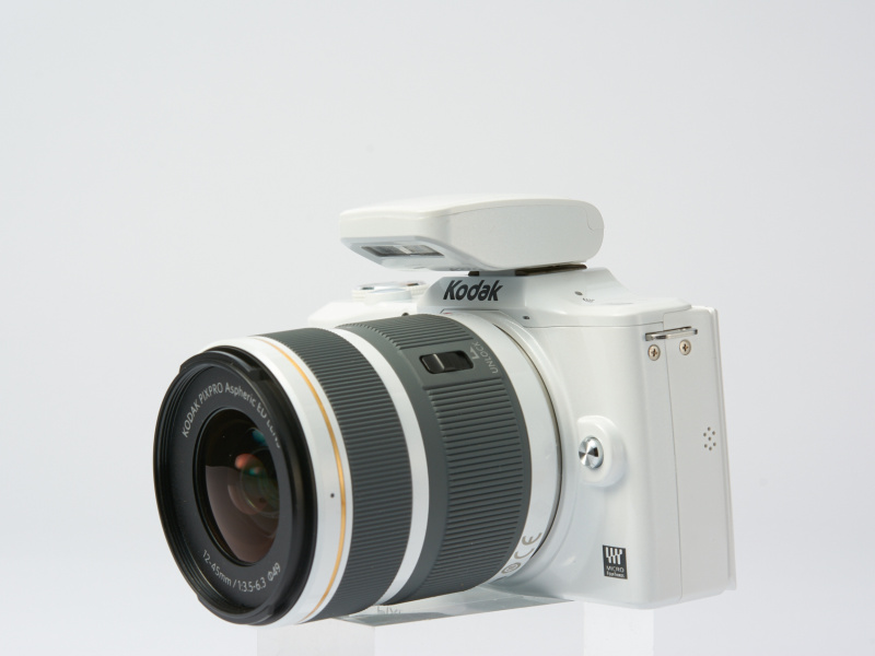 外付けストロボは折りたたみ可能