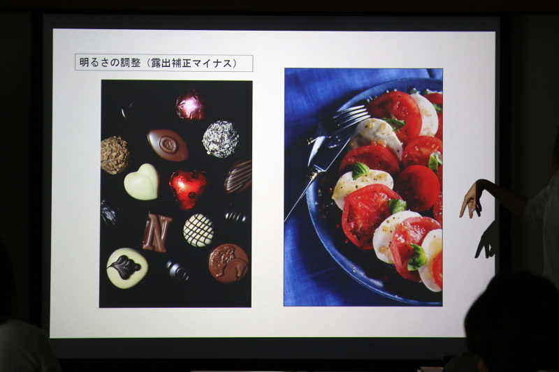 暗い写真はかっこよさや、落ち着いたシックな印象を与えます。