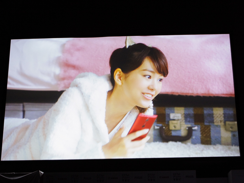 新CMの一部。レオンくんにちなんで、ハッピーニューイヤーならぬ「ハッピーニャーイヤー」となっている